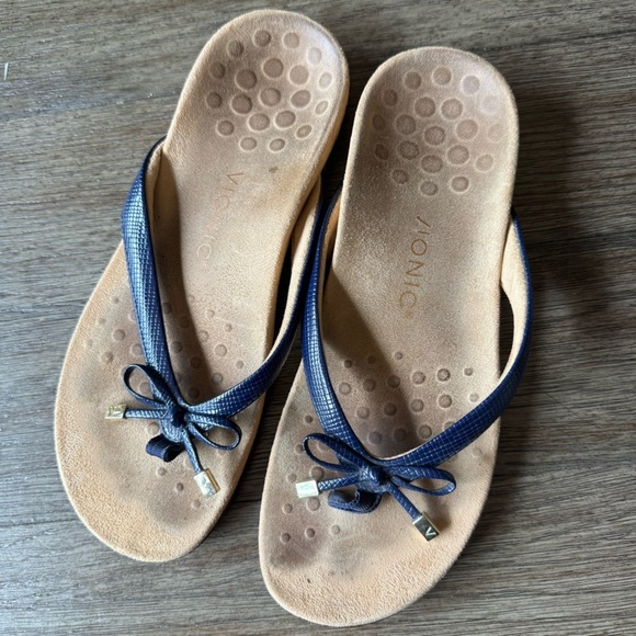 Vionic navy blue flip flops - Picture 1 of 5